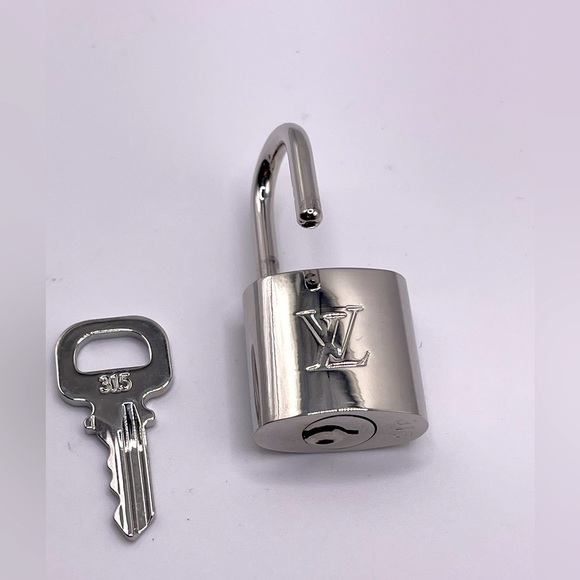 Louis Vuitton- Silver authentic Lock and Key - #315 - Picture 3 of 7